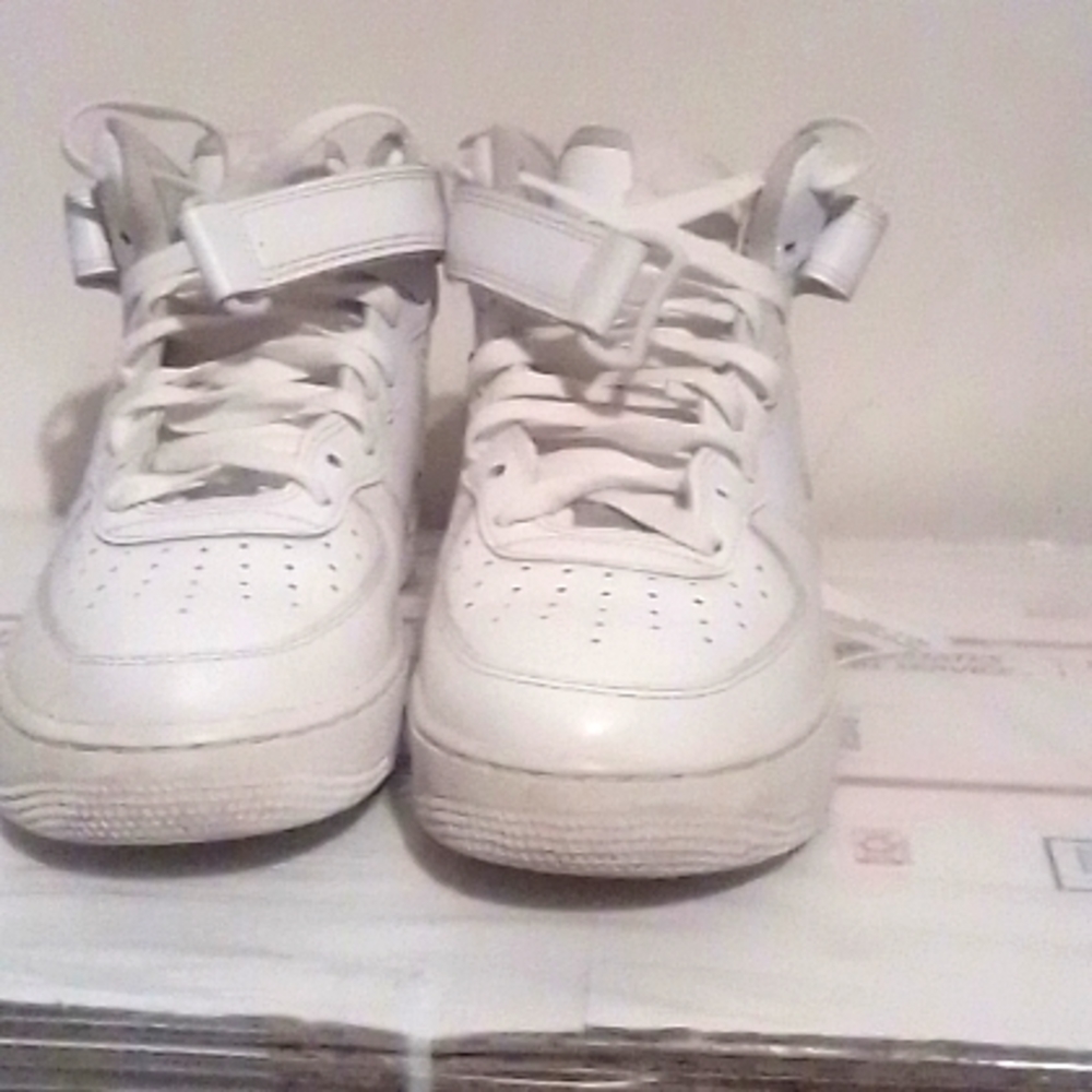 White Air Force 1 High size 9 Men